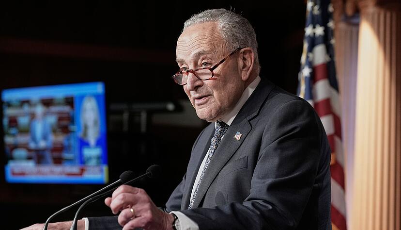 Die Demokraten - im Senat angef&uuml;hrt von Chuck Schumer - kritisieren die Einschnitte bei Gesundheitsleistungen.