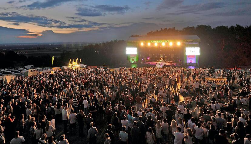 Max Giesinger steht beim Haigern live 2023 auf der Bühne. Foto: Archiv/Mugler Max Giesinger steht beim Haigern live 2023 auf der Bühne. Foto: Archiv/Mugler