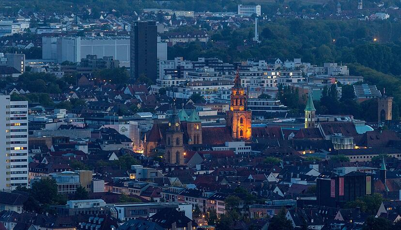 Beleuchtete Kilianskirche.