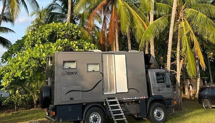 In Panama campierte Familie Stein mit ihrem Lkw unter den Palmen.