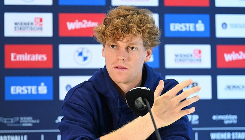 Jannik Sinner muss sich Kritik wegen seines Startverzichts beim Davis Cup Final gefallen lassen. Jannik Sinner muss sich Kritik wegen seines Startverzichts beim Davis Cup Final gefallen lassen.