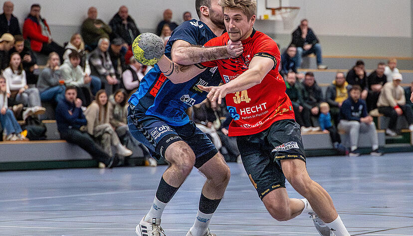 Halt, hiergeblieben! Max Schulze (rechts), war am Sonntagabend nur schwer zu halten.