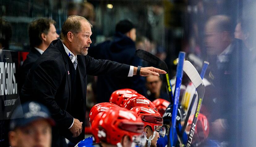 Steve Walker bekommt mit Eric Martinsson einen neuen Verteidiger. Steve Walker bekommt mit Eric Martinsson einen neuen Verteidiger.