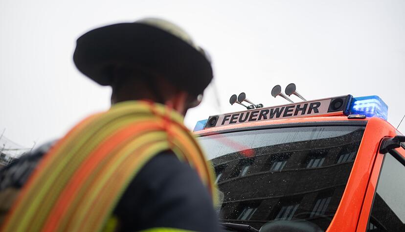Die Feuerwehr rückte mit vier Fahrzeugen an. (Symbolbild) Die Feuerwehr rückte mit vier Fahrzeugen an. (Symbolbild)
