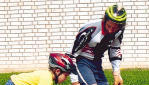Trainer Martin Mertens zeigte den Kindern die richtige Haltung.Foto: privat Trainer Martin Mertens zeigte den Kindern die richtige Haltung.Foto: privat