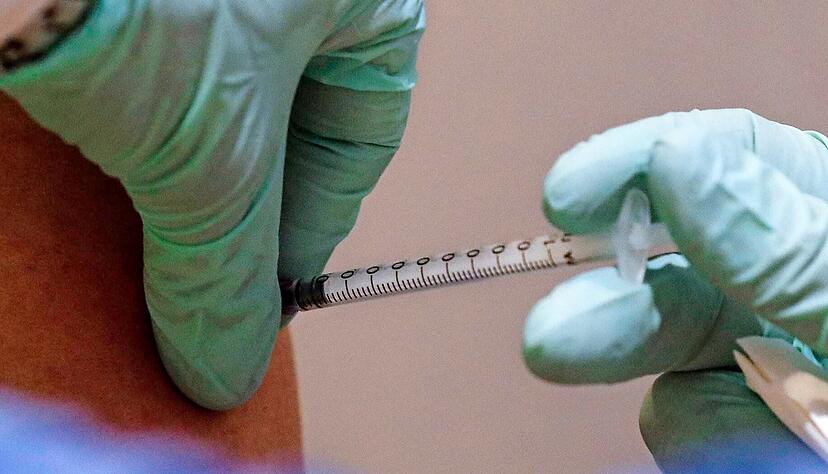 Alles wäre zum Impfstart in den Kommunalen Impfzentren am 15. Januar bereit gewesen. Doch nun rudert das Land zurück: Es gibt zu wenige Impfdosen. Der Start wird um eine Woche verschoben.
Foto: dpa