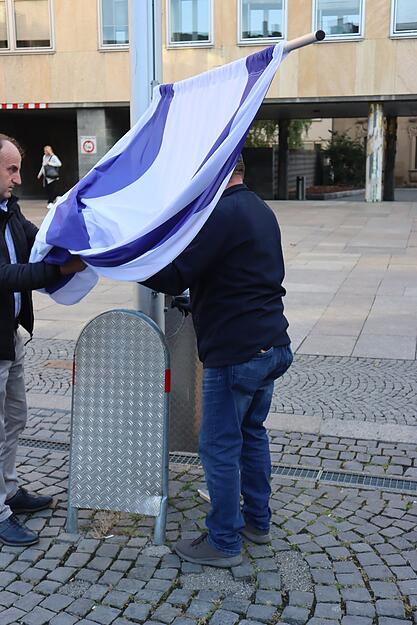 Israel-Flagge vor dem Rathaus Heilbronn hängt wieder Israel-Flagge vor dem Rathaus Heilbronn hängt wieder