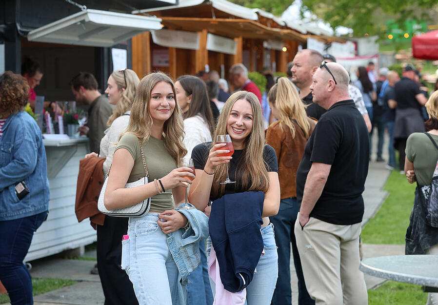 16 regionale Weinerzeuger und sechs Gastronomen sind bei &bdquo;Wein am See&ldquo; dabei.