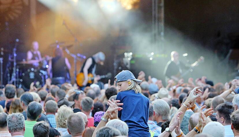 Vom 20. bis 22. Juni findet im Schlosspark in Bonfeld die neunte und vorerst letzte Ausgabe des Blacksheep-Festivals statt. Die Kulturinitiative muss im kommenden Jahr neue Wege gehen.
Foto: Archiv/Veigel Vom 20. bis 22. Juni findet im Schlosspark in Bonfeld die neunte und vorerst letzte Ausgabe des Blacksheep-Festivals statt. Die Kulturinitiative muss im kommenden Jahr neue Wege gehen.
Foto: Archiv/Veigel