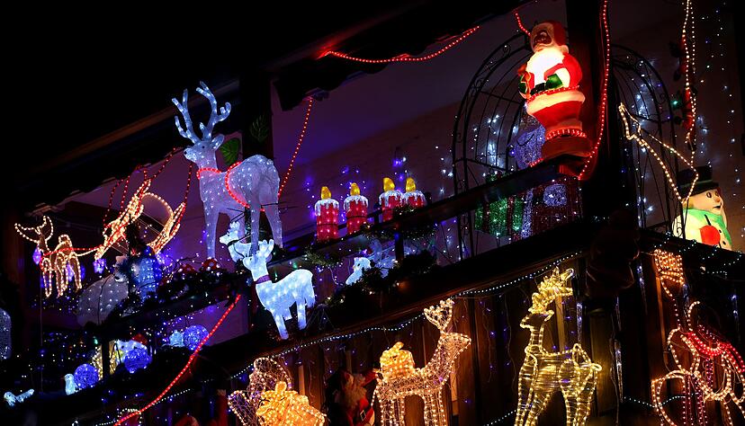 Dekorationen im Außenbereich müssen gut gesichert sein: Bei Schäden durch herumfliegende Gegenstände haften Mieter oder Eigentümer ohne entsprechende Versicherung.