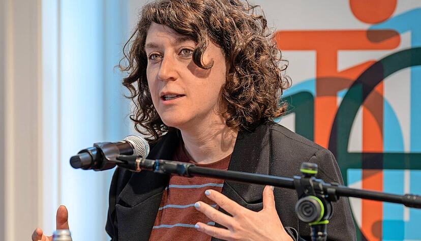 &bdquo;Wir setzen unsere Schritte auf das, was wir dank oder trotz unserer M&uuml;tter wurden.&ldquo; Mehrfach ausgezeichnete Autorin, Journalistin, Tochter, Mutter: Lena Gorelik auf Lesetour durch Deutschlands Literaturh&auml;user im Trappenseeschloss Heilbronn.