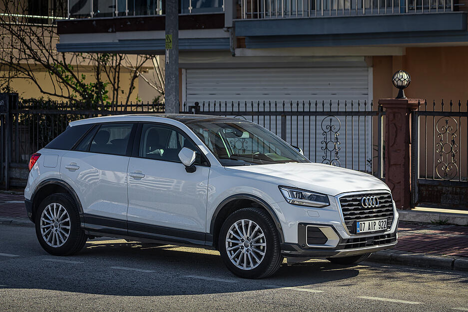Beim Audi Q2 ist ebenfalls das Keyless-Go-System verbaut. Im Februar 2022 gab Markus Duesmann, Vorstandsvorsitzender der Audi AG, der Presse bekannt, dass es vom Q2 kein Nachfolgemodell geben werde, weil Audi sich künftig auf die Produktion größerer Autos beschränken wolle.