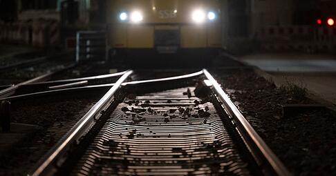 Eine Stadtbahn stie&szlig; in Heilbronn mit einem Auto zusammen.