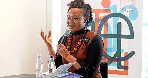 Las im Januar 2025 vor ausverkauftem Haus: Mirrianne Mahn. Las im Januar 2025 vor ausverkauftem Haus: Mirrianne Mahn.