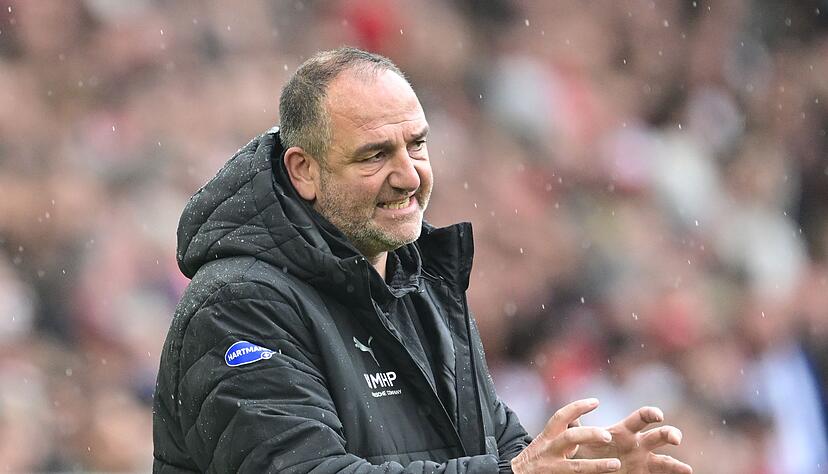 Bis Mai gilt es: Frank Schmidt will mit dem 1. FC Heidenheim den Klassenerhalt packen. (Archivbild)