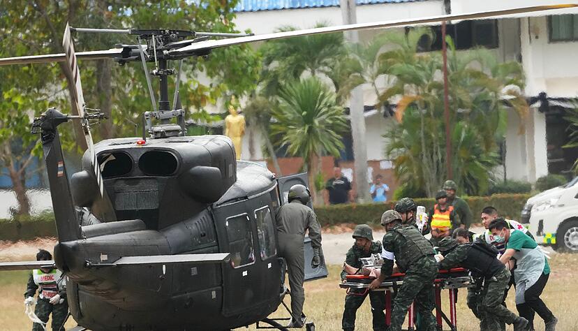 In der Nacht auf Sonntag meldeten beide Seiten Angriffe entlang der Front.