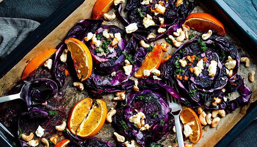 Bei einem ofenger&ouml;steten Rotkohl sorgen Orangen sowohl f&uuml;r eine fruchtige als auch s&auml;uerliche Note.