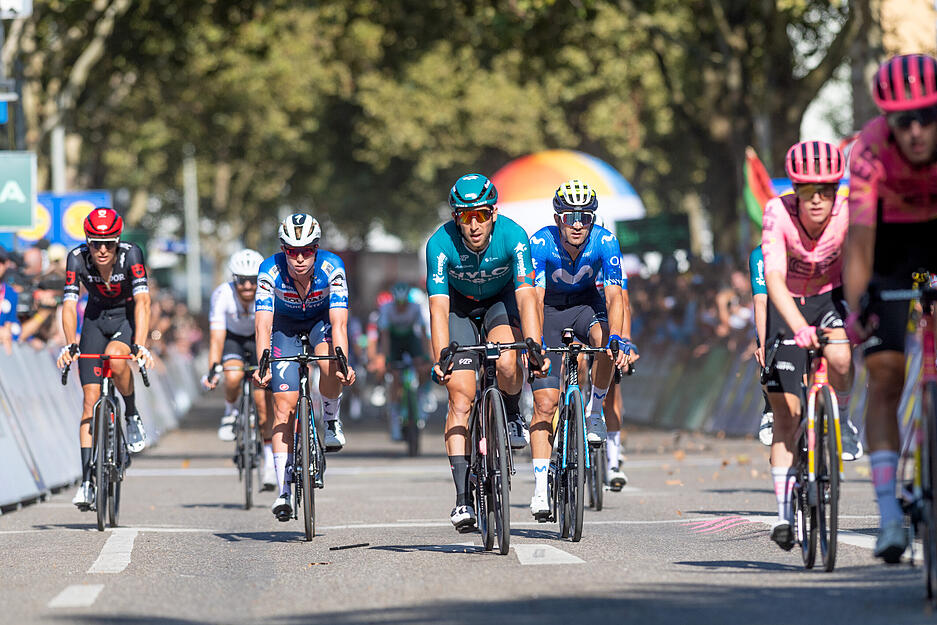 Milan verteidigte nach seinem entsprechend auch das Blaue Trikot des Gesamtführenden. Dahinter liegt Teamkollege und Ex-Weltmeister Pedersen.