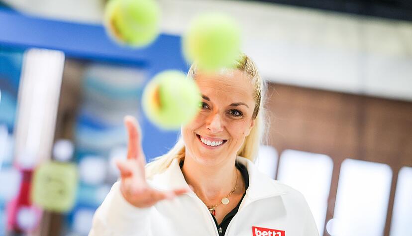 Sabine Lisicki spielt in der Serie Sabine Lisicki - und gibt in der Seifenoper einen Tennis-Workshop.