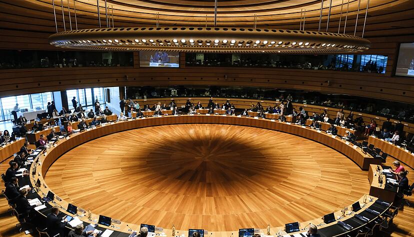 Eine breite Mehrheit von EU-Staaten hat sich nach jahrelangen Verhandlungen auf Pläne für eine weitreichende Reform des EU-Asylsystems verständigt. Eine breite Mehrheit von EU-Staaten hat sich nach jahrelangen Verhandlungen auf Pläne für eine weitreichende Reform des EU-Asylsystems verständigt.