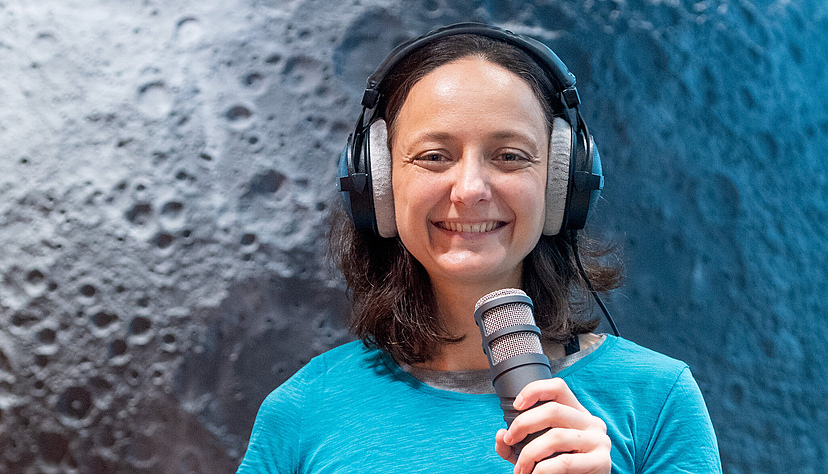 Ines Klose ist seit 2020 im PR-Team der experimenta t&auml;tig und k&uuml;mmert sich dort seit 2022 auch um das Thema Podcasts.