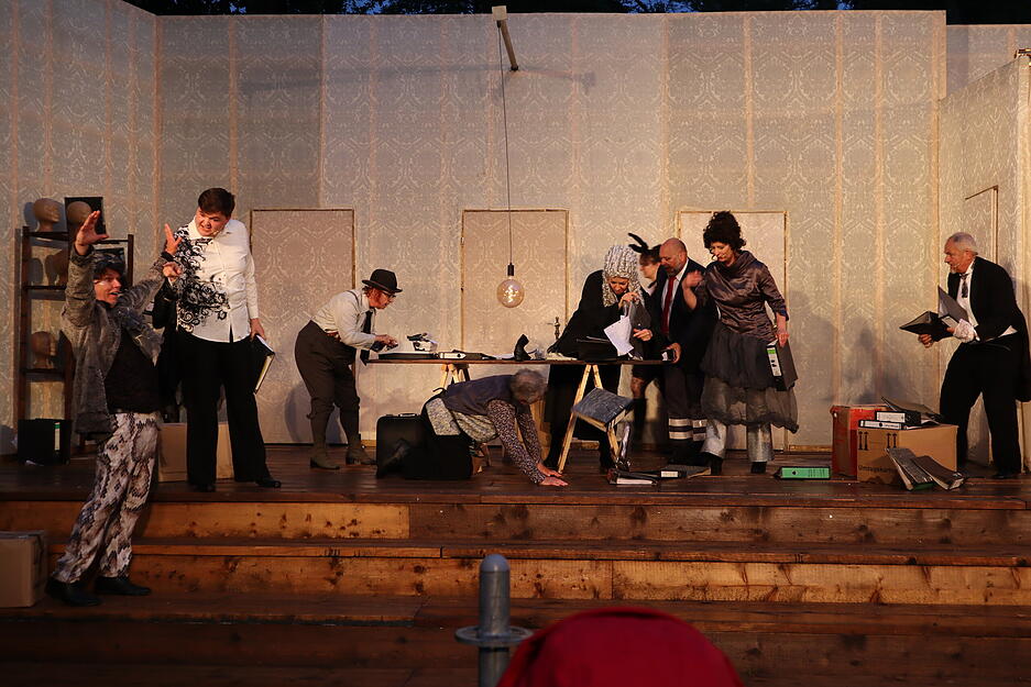 Tumultartig wird es in der Gerichtsszene, in der über das Schicksal des Figaro entschieden werden soll. Tumultartig wird es in der Gerichtsszene, in der über das Schicksal des Figaro entschieden werden soll.