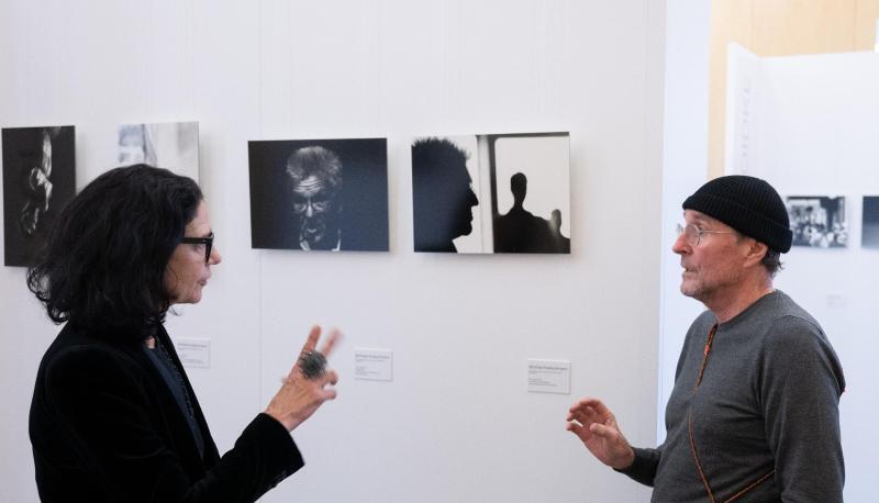Das Fotografenpaar Angelika und Bernd Kohlmeier steht im Stadtpalais in ihrer Foto-Ausstellung mit dem Titel «Landesfürst*In».