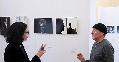 Das Fotografenpaar Angelika und Bernd Kohlmeier steht im Stadtpalais in ihrer Foto-Ausstellung mit dem Titel «Landesfürst*In».