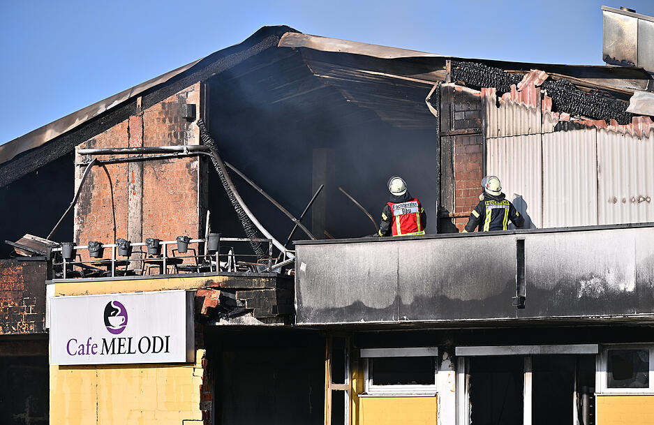 Großeinsatz nach Explosion und Brand in Schorndorf. Großeinsatz nach Explosion und Brand in Schorndorf.