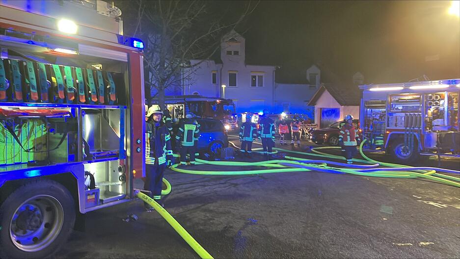 Außer der Feuerwehr Oedheim waren die Wehr aus Bad Friedrichshall und Atemschutzträger von der Berufsfeuerwehr Heilbronn im Einsatz. Außer der Feuerwehr Oedheim waren die Wehr aus Bad Friedrichshall und Atemschutzträger von der Berufsfeuerwehr Heilbronn im Einsatz.