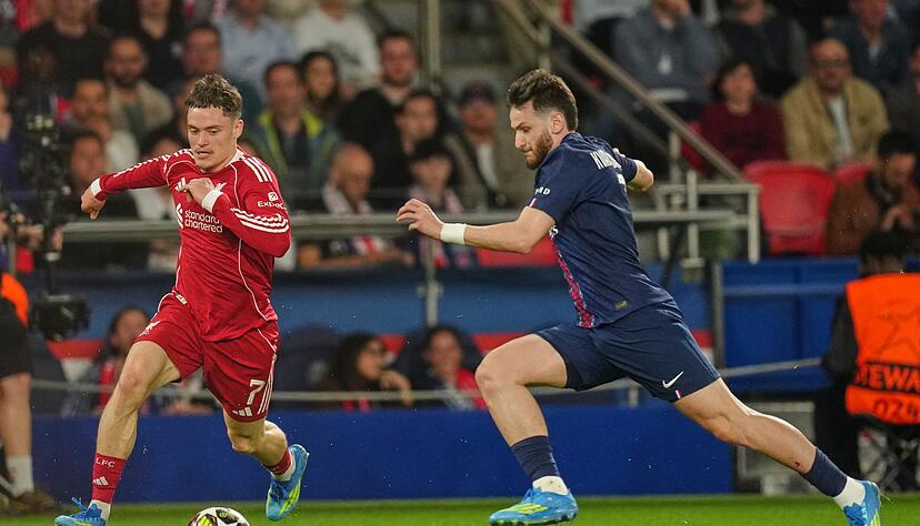 Florian Wirtz (links) und der FC Liverpool unterlagen bei Paris Saint-Germain.