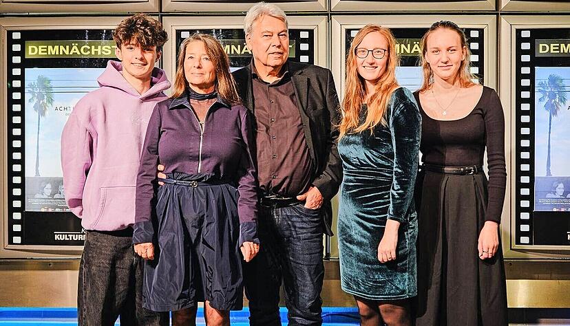 Offizielle Filmpremiere in Berlin: Valentin (links), Cornelia (Regie) und Andreas Grünberg (Produzent), Laura und Tochter Stella Luna.