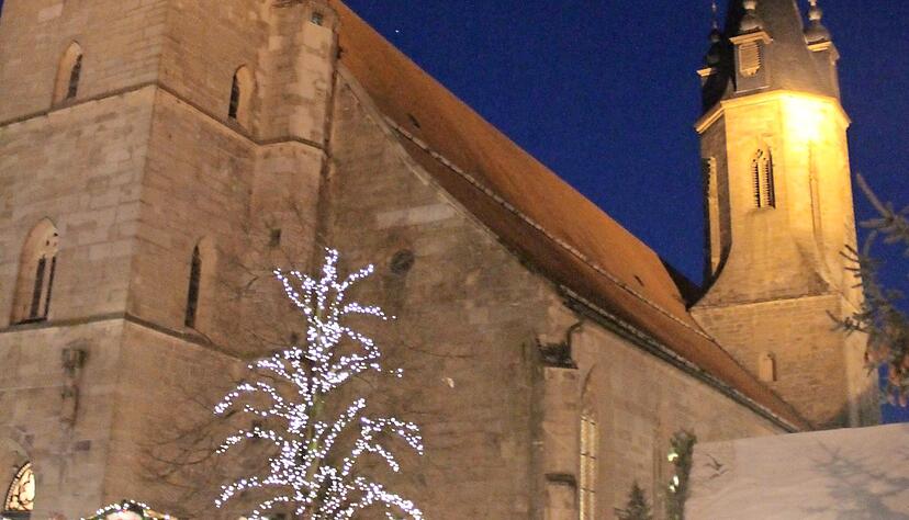 Unter dem neuen Motto Winter, Wunder, Weihnachtsglanz eröffnet am kommenden Freitag der Öhringer Weihnachtsmarkt.
Foto: Archiv/Hohl Unter dem neuen Motto Winter, Wunder, Weihnachtsglanz eröffnet am kommenden Freitag der Öhringer Weihnachtsmarkt.
Foto: Archiv/Hohl