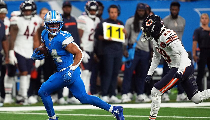 St. Brown (links) war für die Verteidigung der Bears nicht zu fassen.
