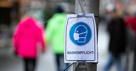 Angesichts der hohen Zahlen an Neuinfizierten werden die Rufe nach einem schnellen Lockdown lauter.