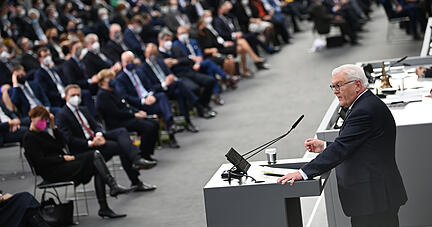 Bundespräsident Frank-Walter Steinmeier redet nach der Verkündung des Ergebnis der Wahl des Bundespräsidenten durch die Bundesversammlung im Paul-Löbe-Haus.