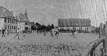 Fu&szlig;ball war vor 100 Jahren ein gro&szlig;es Thema in der Eppinger Zeitung. Der erste Fu&szlig;ballplatz entstand neben der Turnhalle im Rot.
Fotos: Fotoarchiv Heimatfreunde Eppingen