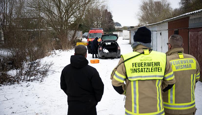 Kettens&auml;gen und Taucher waren bei der Suchaktion im Einsatz.