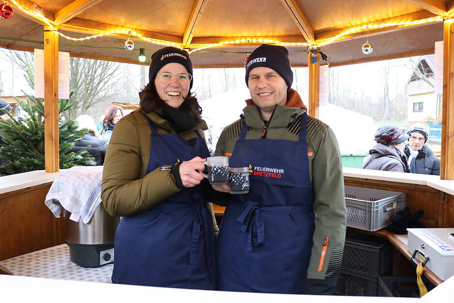 Am dritten Advent wird der Bereich hinter dem Bretzfelder Rathaus zum Weihnachtsmarkt.