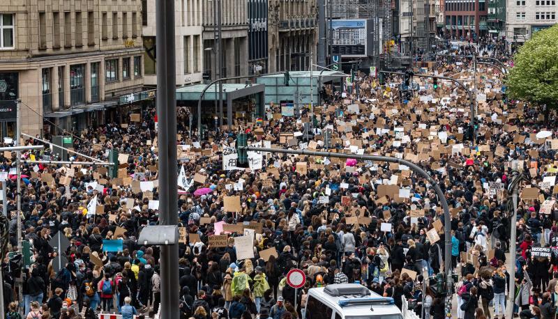 Die Polizei sprach von 9000 Teilnehmern am Jungfernstieg.