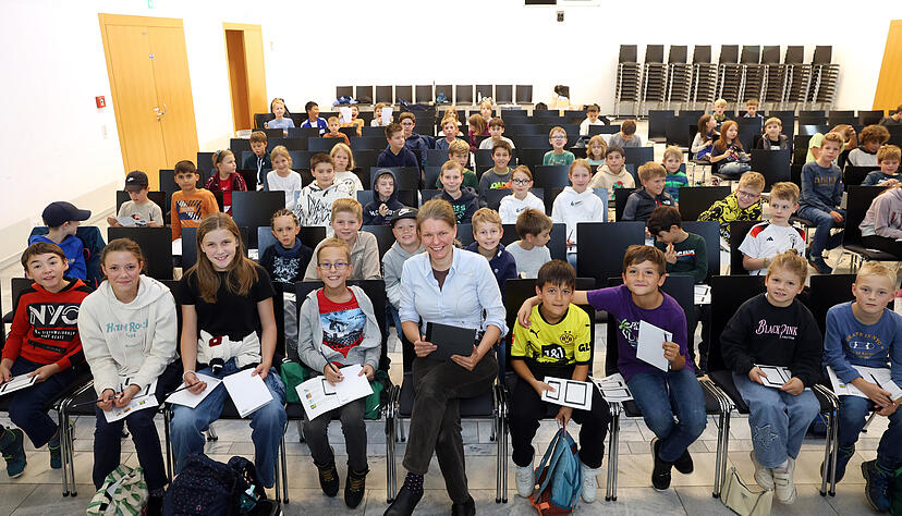 Wie die großen Studenten, sitzen auch die Kinder im Hörsaal. Dort ging es im vergangenen Semester unter anderem um "Kreativität in der Informatik mit Professorin Nicole Ondrusch.
Foto: Ralf Seidel Wie die großen Studenten, sitzen auch die Kinder im Hörsaal. Dort ging es im vergangenen Semester unter anderem um "Kreativität in der Informatik mit Professorin Nicole Ondrusch.
Foto: Ralf Seidel