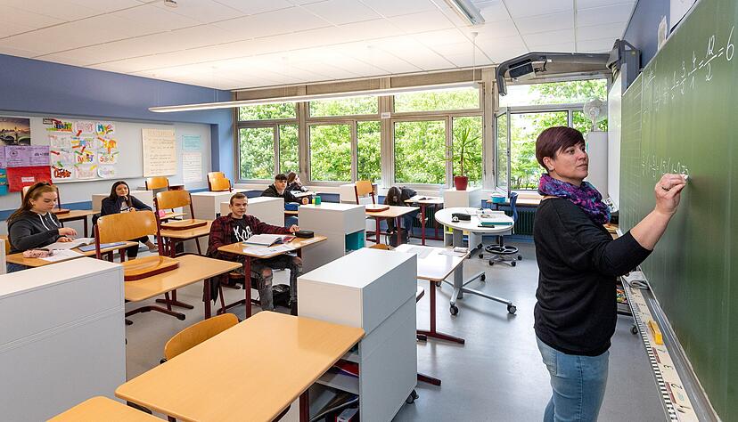 Diese 9. Klasse der Elly-Heuss-Knapp Gemeinschaftsschule darf seit Anfang Mai wieder in die Schule gehen. Foto: Mario Berger Diese 9. Klasse der Elly-Heuss-Knapp Gemeinschaftsschule darf seit Anfang Mai wieder in die Schule gehen. Foto: Mario Berger