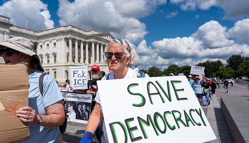 Die USA wurden im Demokratie-Index der Bertelsmann Stiftung zwar nicht untersucht, die dortige Entwicklung wird aber mit Sorge gesehen. (Archivbild)