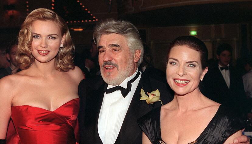 Adorf spielte u.a. mit Veronica Ferres (l) und Gudrun Landgrebe in &laquo;Rossini&raquo;. (Archivbild)