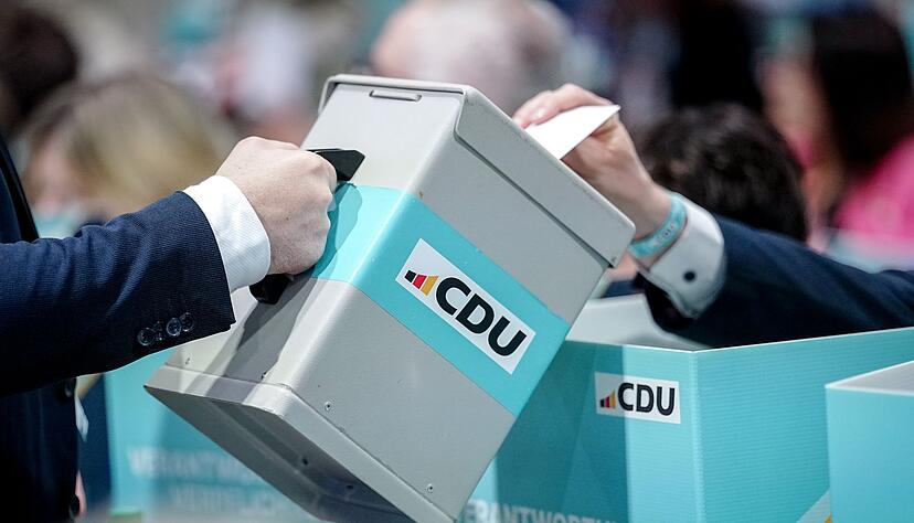 Die Delegierten stimmten &uuml;ber viele Antr&auml;ge ab - unter anderem zum Social-Media-Verbot bis 14.