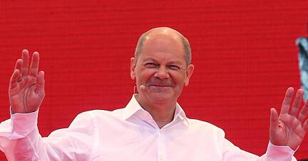 SPD Kanzlerkandidat Olaf Scholz redet auf dem Dr. Rur Platz in Bochum.Scholz startet im Ruhrgebiet in die heiße Phase des Wahlkampfs. Rund sechs Wochen vor der Bundestagswahl spricht er zum Auftakt seiner Tour in der Bochumer Innenstadt.