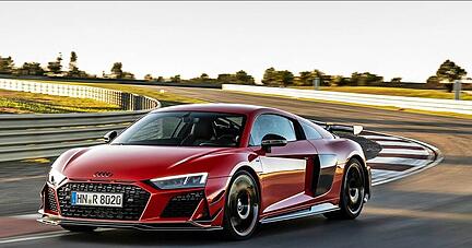 Das Sondermodell trägt hinten einen mächtigen Heckflügel. Innen gibt es Sportsitze mit roten Nähten. Innerhalb von nur 24 Stunden waren alle 333 Exemplare des Zweisitzers verkauft.
Fotos: Audi