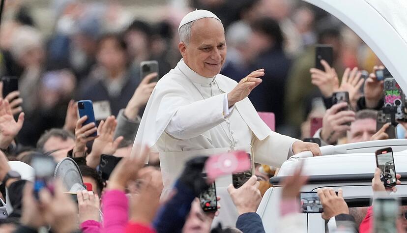 Der Jubel auf dem Petersplatz war gro&szlig;.