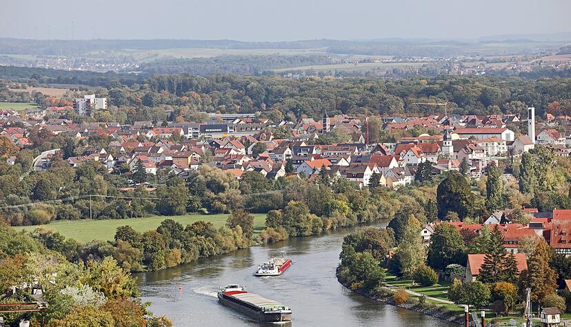 In Bad Friedrichshall fließen die Flüsse Kocher und Jagst in den Neckar. Links im Bild ist der Teilort Jagstfeld zu sehen.
Fotos: Ralf Seidel In Bad Friedrichshall fließen die Flüsse Kocher und Jagst in den Neckar. Links im Bild ist der Teilort Jagstfeld zu sehen.
Fotos: Ralf Seidel