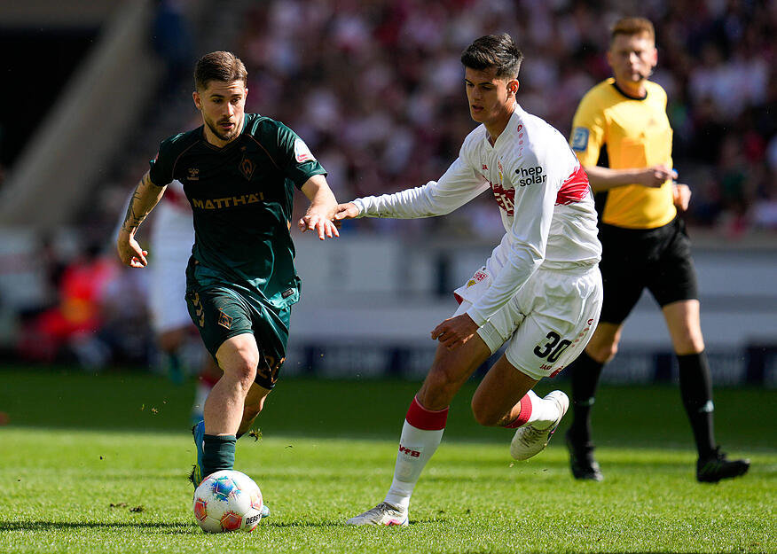 Chema Andres: Kaum aufgefallen. Immerhin: Vor der Abwehr die R&auml;ume meist gut zugestellt. Note: 4